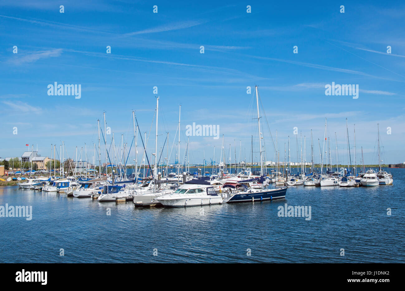 Der Cardiff-Marina, wo der Fluss Ely in der Bucht von Cardiff Süßwasser See, Cardiff, Südwales Abflüsse Stockfoto