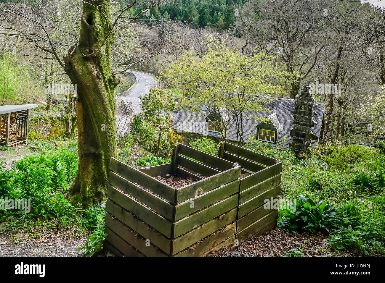 Zwei Komposter in The Ugly House Café in Nord-Wales Stockfoto