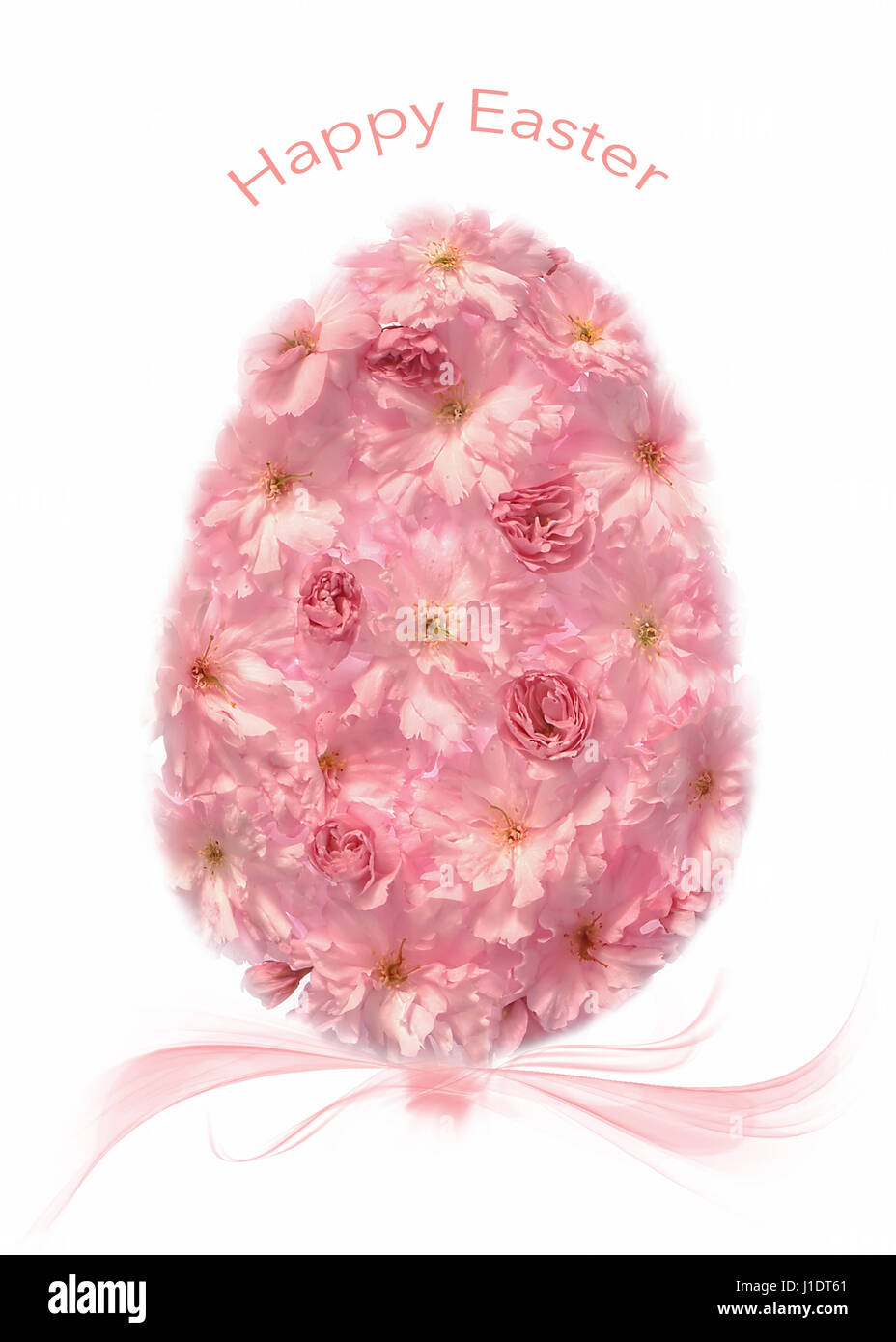 Rosa Blüte Frühlingsblumen in der Form ein Osterei mit Osterbotschaft oben angeordnet. Stockfoto