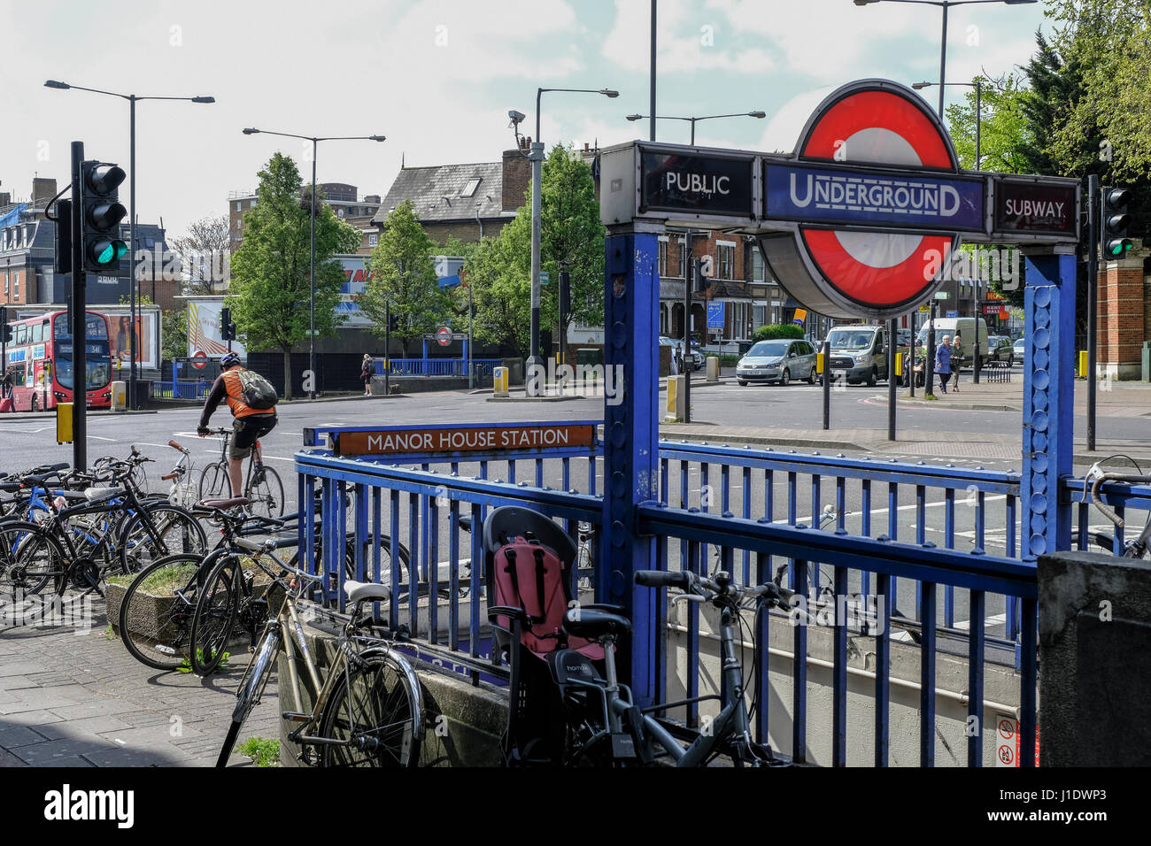 Manor House Station London Fotos Und Bildmaterial In Hoher Aufl sung Manor House Station London Fotos Und Bildmaterial In Hoher Aufl sung