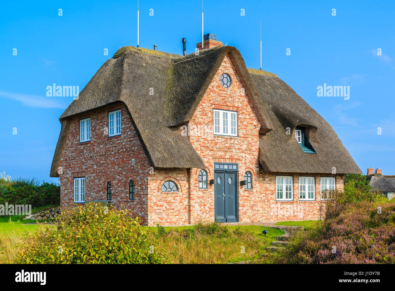 Typisch friesische Haus mit Reetdach auf der Insel Sylt, Deutschland Stockfoto