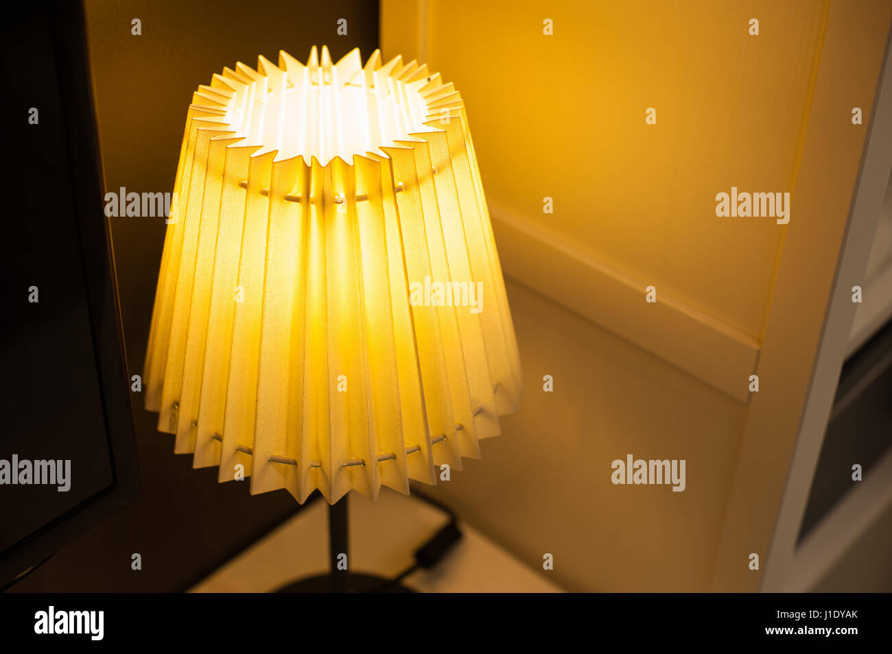 Tischlampe im Schlafzimmer Stockfoto
