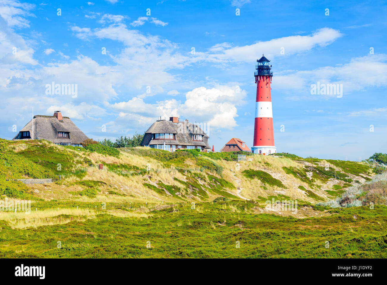 Leuchtturm auf Sanddüne in Hornum Dorf auf der südlichen Küste von Sylt Insel, Deutschland Stockfoto