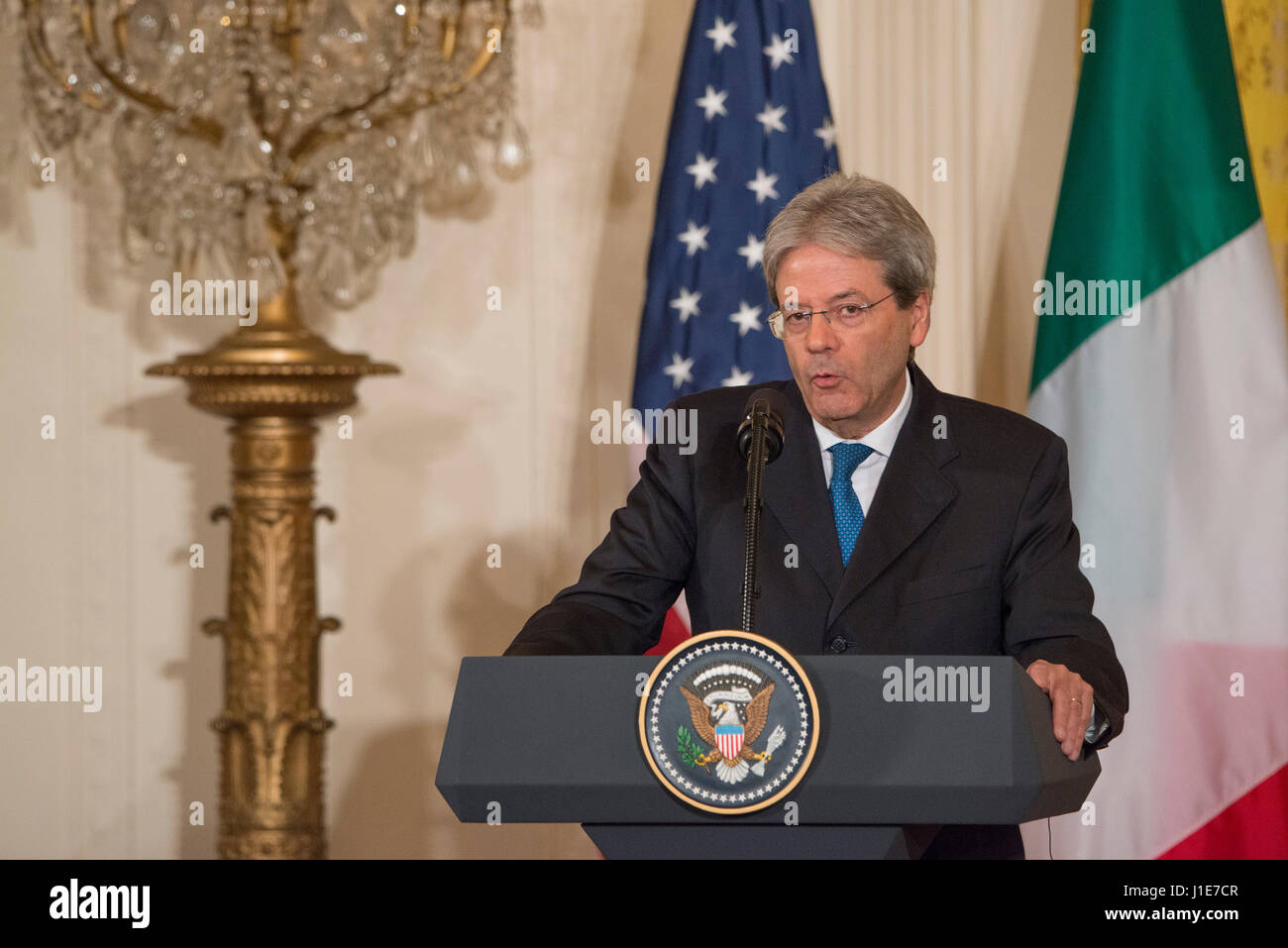 Washington DC, 20. April 2017, USA: Präsident Donald J Trump und italienischen Ministerpräsidenten Paolo Gentiloni halten eine gemeinsame Pressekonferenz im East Room des weißen Hauses. Foto von Patsy Lynch/MediaPunch Stockfoto