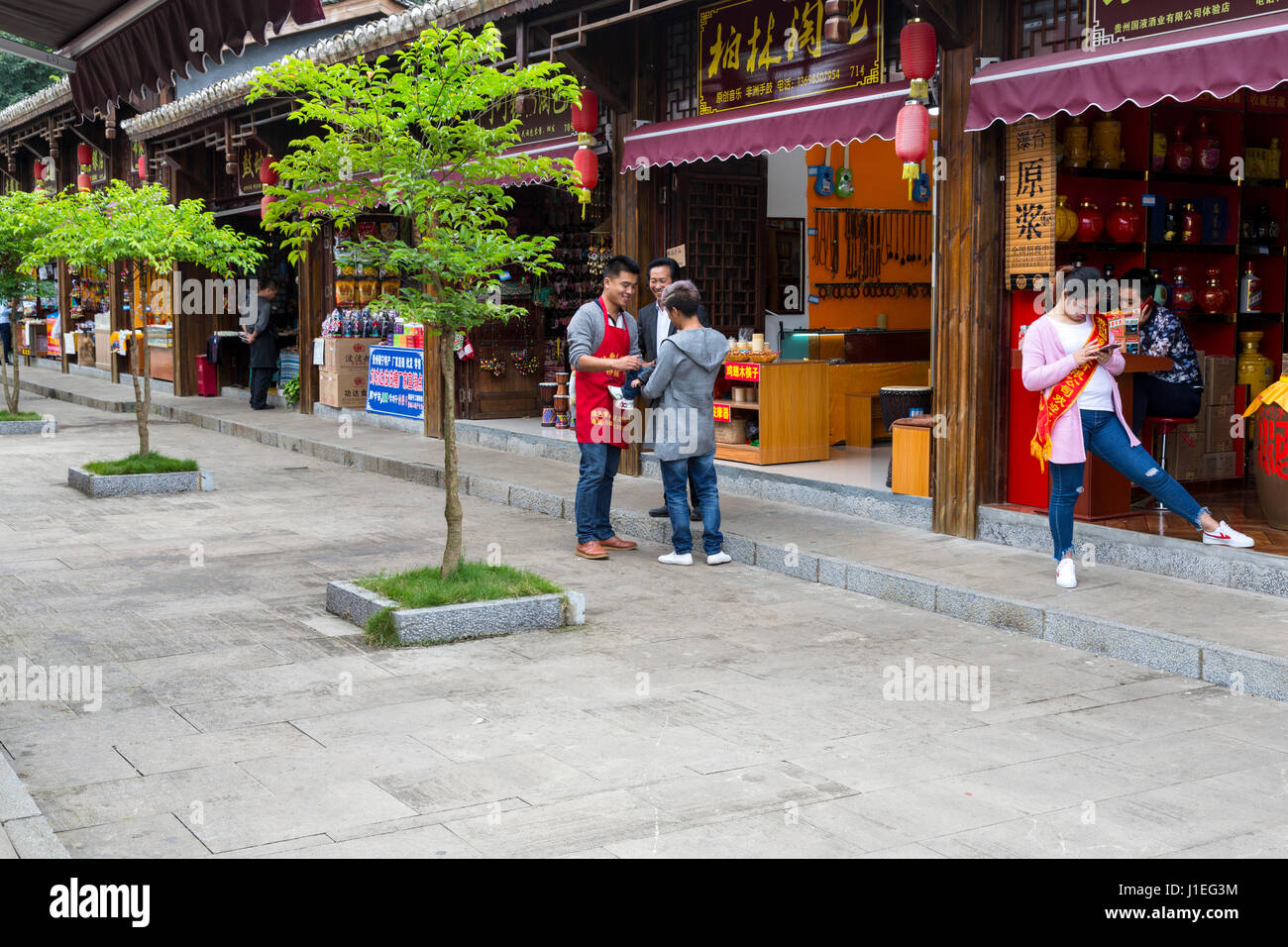 Provinz Guizhou, China.  Souvenir und Geschenk-Shop-Bereich, gelbe Frucht Baum (Huangguoshu) Wasserfall Naturgebiet. Stockfoto