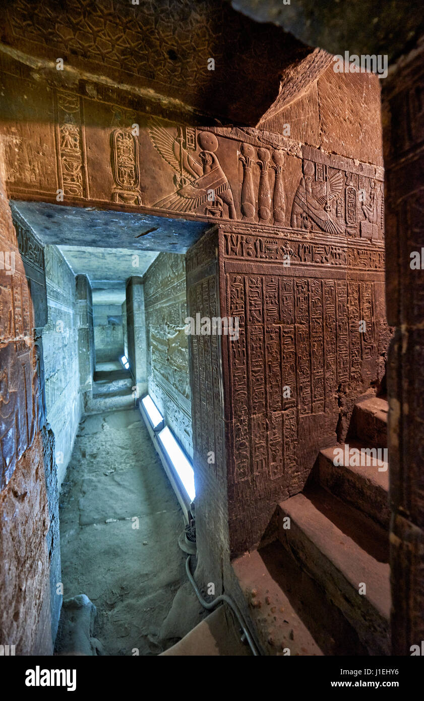 wunderbar erhaltene Reliefs in Dendera-Tempel-Komplex Stockfoto