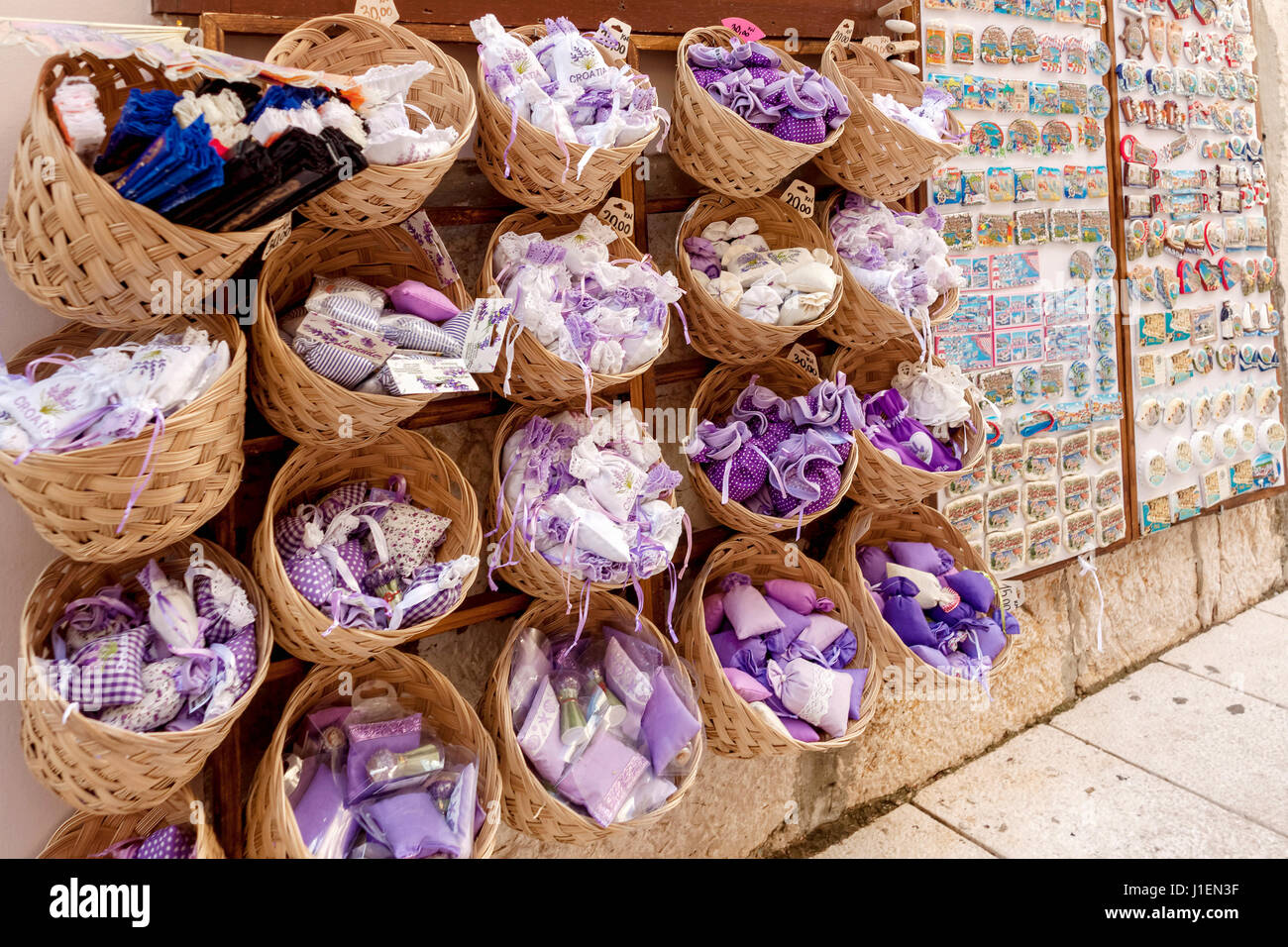 Souvenirs in der Stadt Pag, Insel Pag, Kroatien Stockfoto