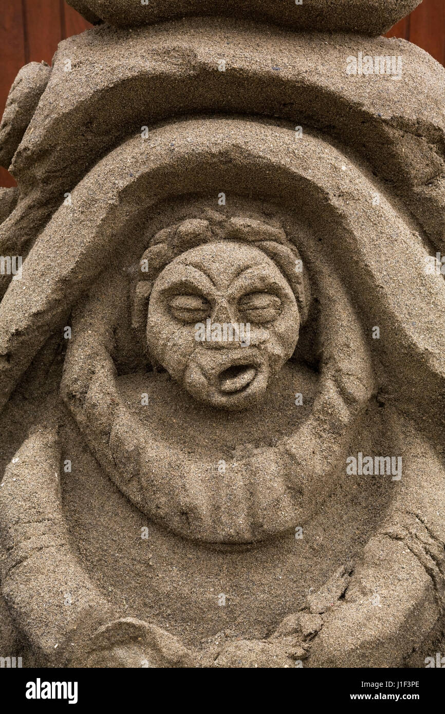 Nahaufnahme eines Gesichts entwickelt in eine Sandburg, Torremolinos, Costa del Sol, Spanien, Europa Stockfoto