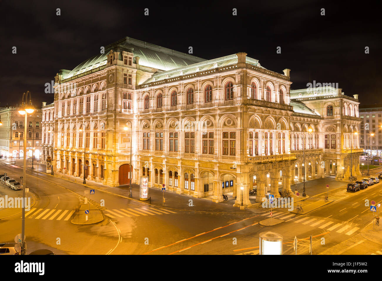 Wiener Staatsoper in der Nacht, Wien, Österreich Stockfoto