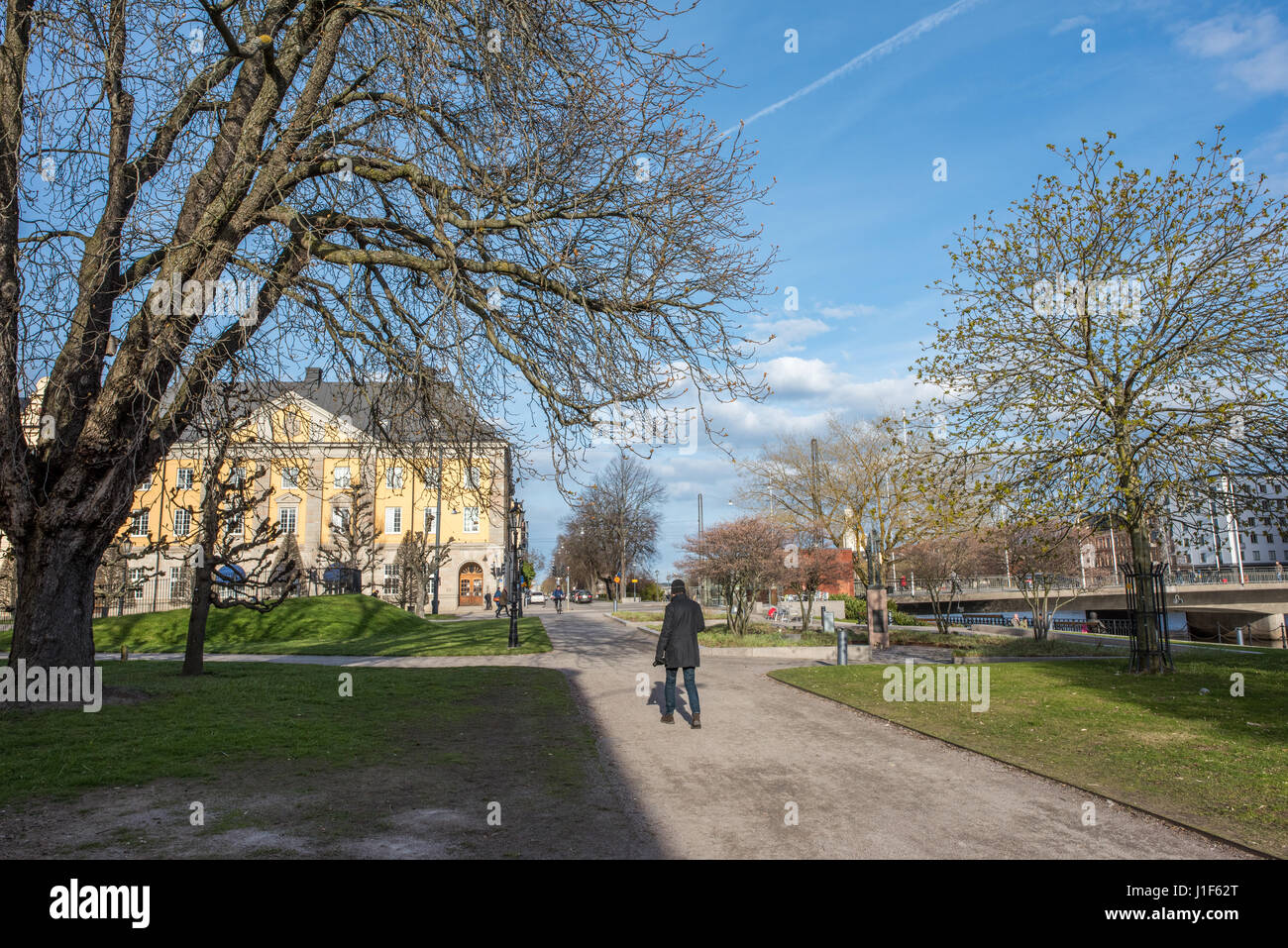 Karl Johans Park in Norrköping an einem Frühlingstag im April. Norrköping ist eine historische Industriestadt in Schweden. Stockfoto