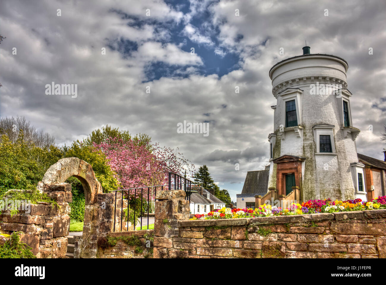 High Dynamic Range Image von Dumfries Camera Obscura. Ehemals eine Sternwarte und eine Windmühle auf dem Corbelly Hill in Dumfries, Dumfries und Galloway, Scotl Stockfoto