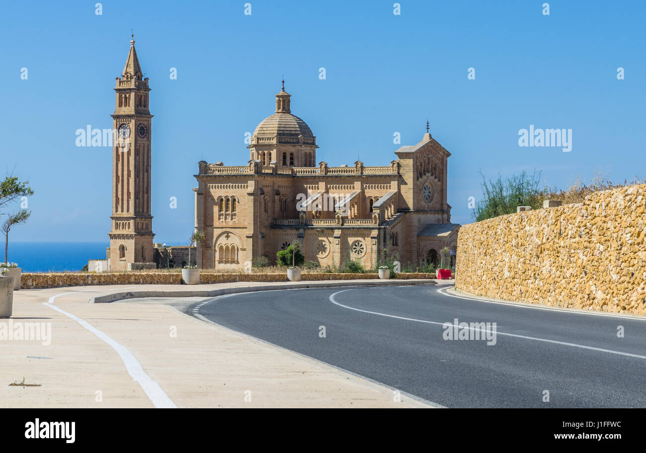 Straße nach der seligen Jungfrau von Ta' Kiefer Basilika, berühmteste Kirche Gozo, Malta Stockfoto