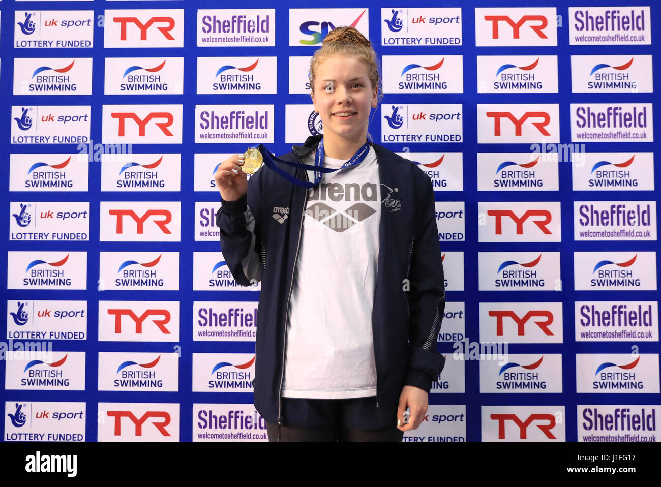 Die Siegerehrung für die Frauen 50m Freistil, Goldmedaillengewinner Anna Hopkin tagsüber drei 2017 British Swimming Championships im Ponds Forge, Sheffield. Stockfoto