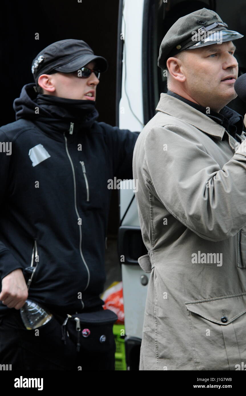 Neonazis marschieren in Berlin-Prenzlauer Berg, Maifeiertag feiern Stockfoto