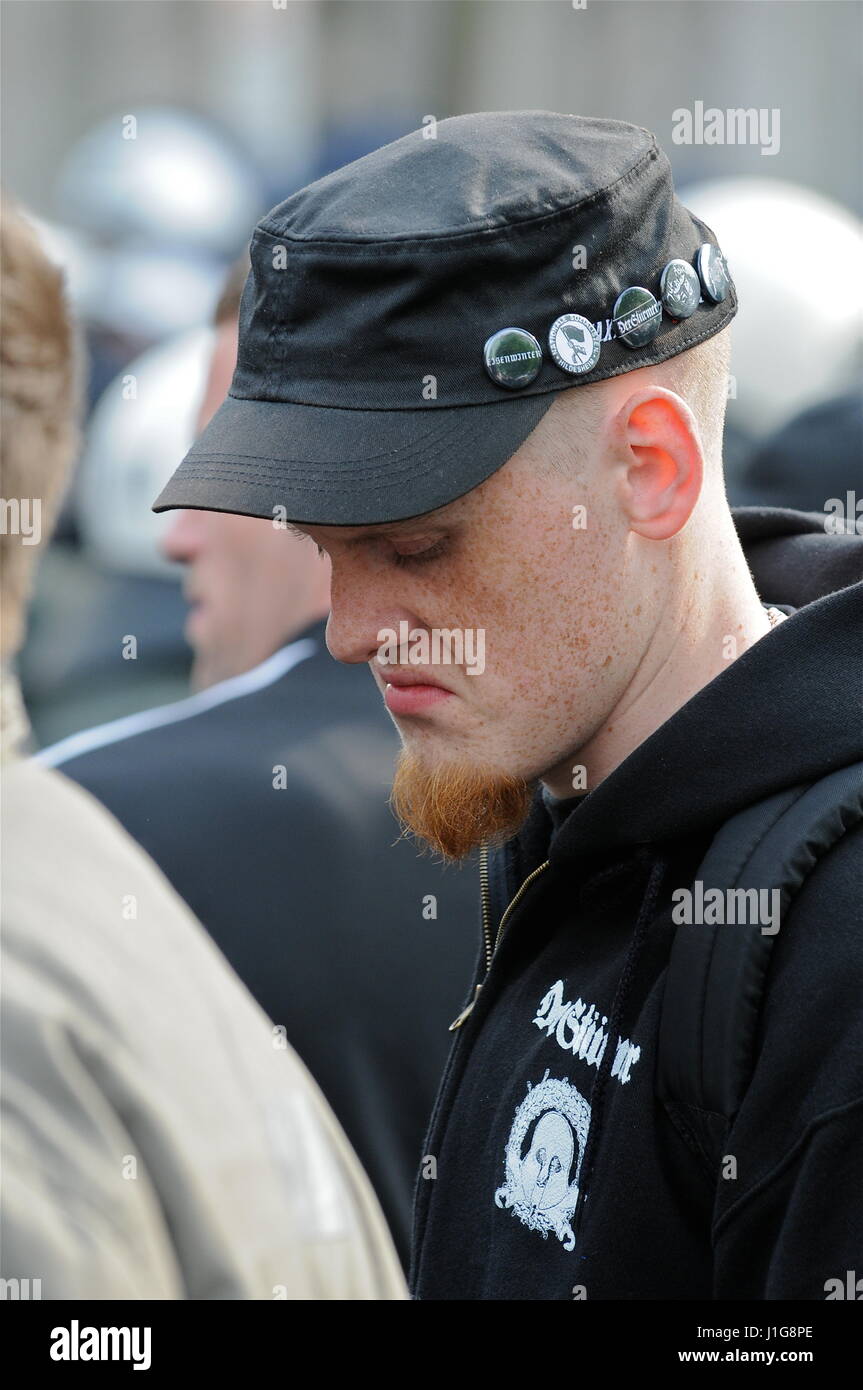 Neonazis marschieren in Berlin-Prenzlauer Berg, Maifeiertag feiern Stockfoto