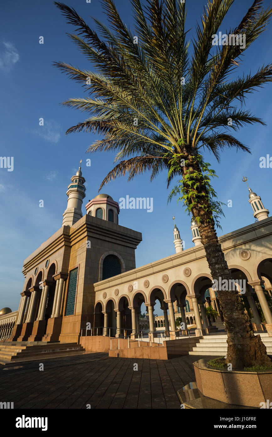 Islamische Zentrum Samarinda auch bekannt als Masjid Baitul Muttaqin oder Baitul Muttaqin Moschee. Die Moschee ist die zweitgrößte in Südost-Asien Stockfoto