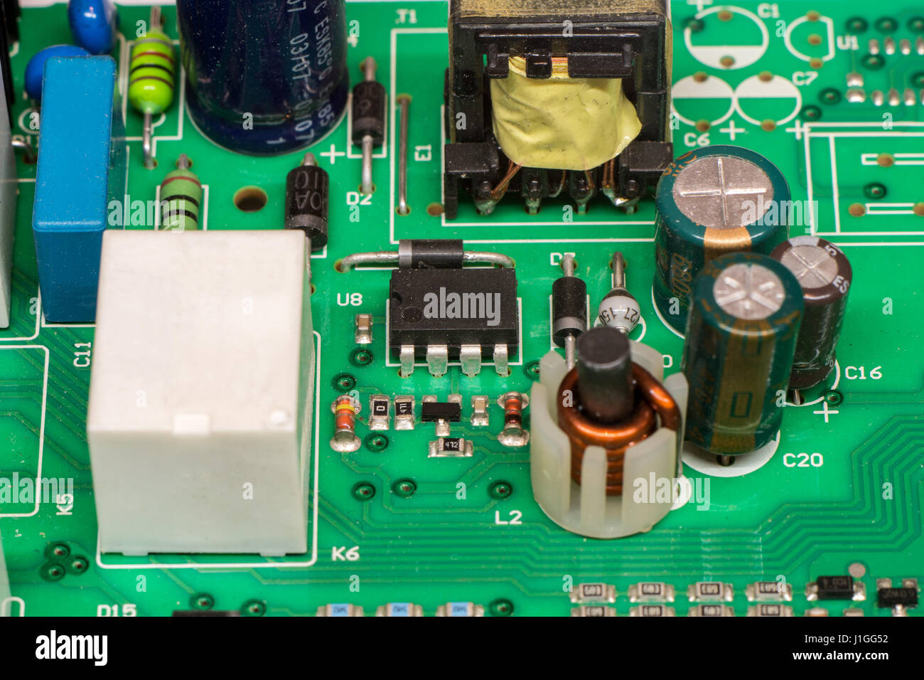 grüne Multi-Layer Leiterplatte elektronischen mit Microcontroller und Komponenten Stockfoto