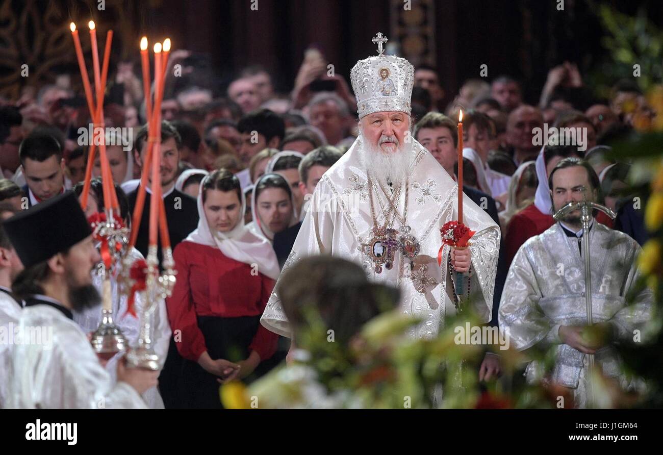 Russisch-orthodoxe Kirche Patriarch Kirill führt der Ostergottesdienst in der Christ-Erlöser-Kathedrale 16. April 2017 in Moskau, Russland. Stockfoto
