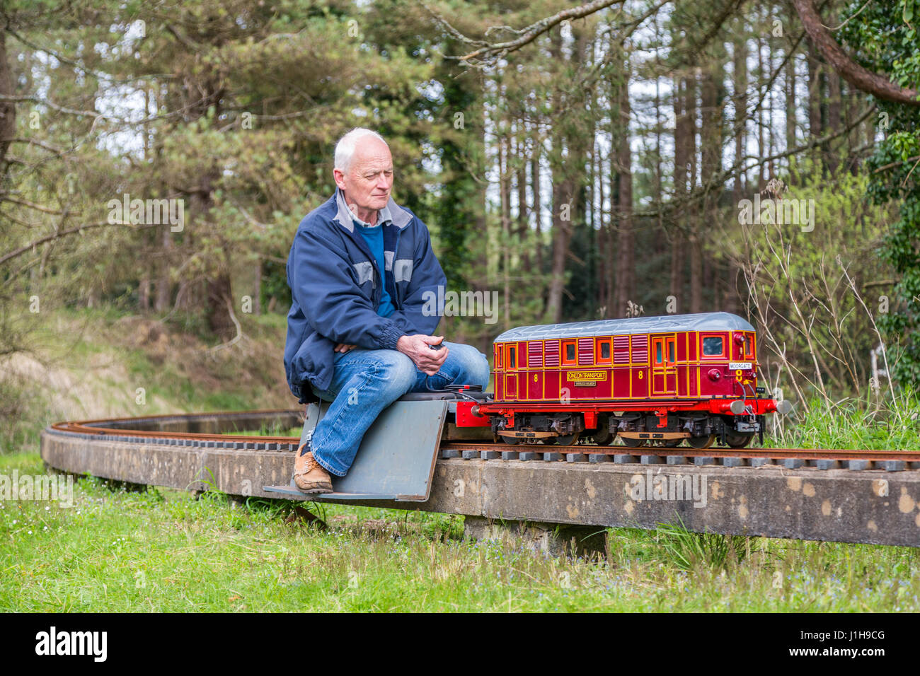 Llanelli & Bezirk Modell Ingenieure Frühjahr Rallye auf die erhöhte und Boden-Miniatur-Eisenbahn zu verfolgen, an Pembrey Country Park, Wales, UK Stockfoto
