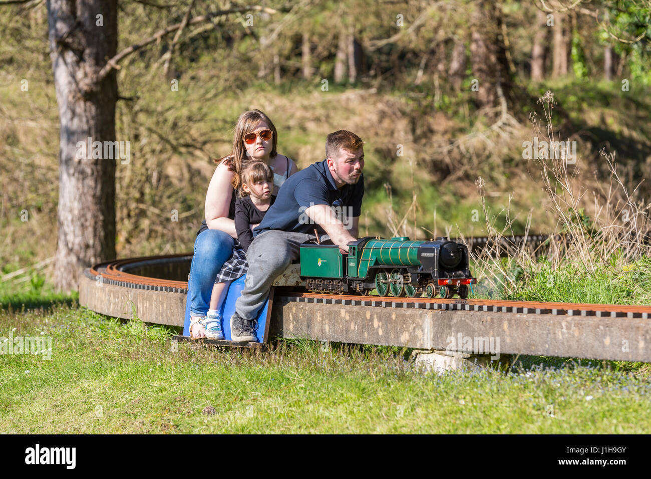 Llanelli & Bezirk Modell Ingenieure Frühjahr Rallye auf die erhöhte und Boden-Miniatur-Eisenbahn zu verfolgen, an Pembrey Country Park, Wales, UK Stockfoto
