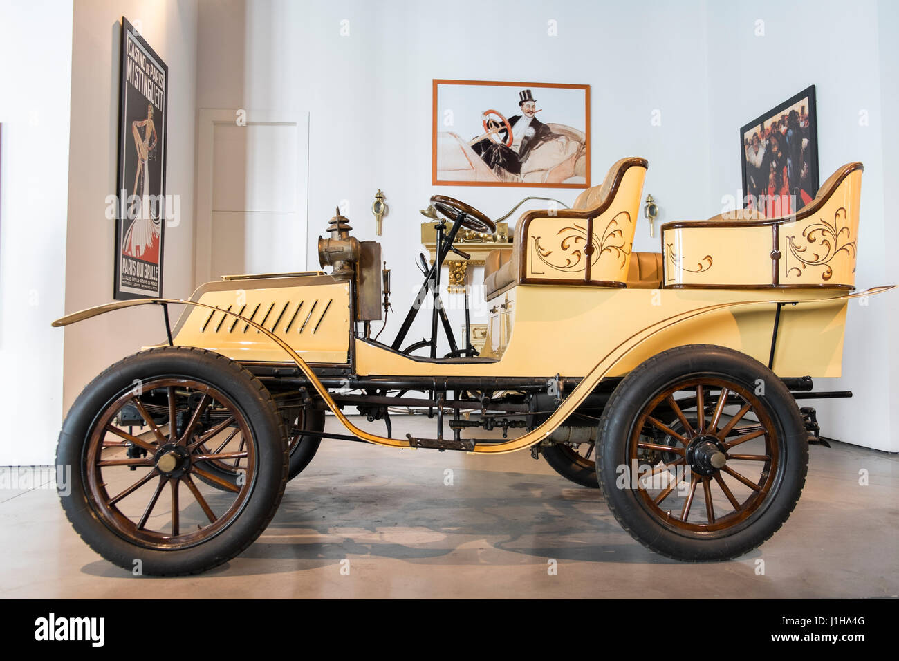 1903 de Dion-Bouton. Toulouse-Lautrec Stil. Automobil Museum von Málaga, Andalusien, Spanien Stockfoto