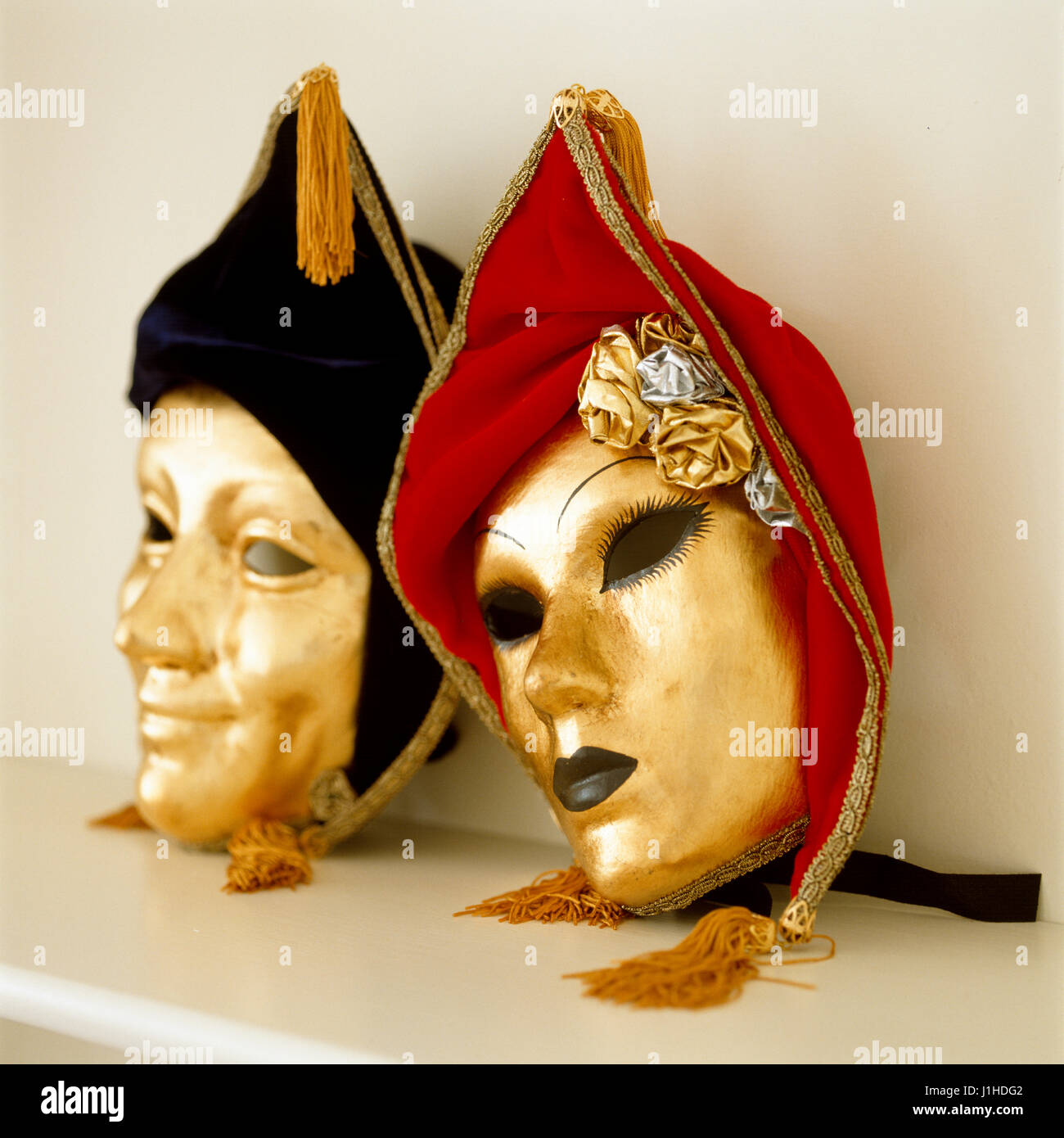 Zwei goldene Masken. Stockfoto