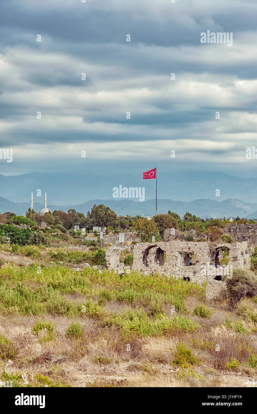 Einen erhöhten Blick auf die Ruinen des antiken byzantinischen Krankenhauses in Side, Türkei. Stockfoto