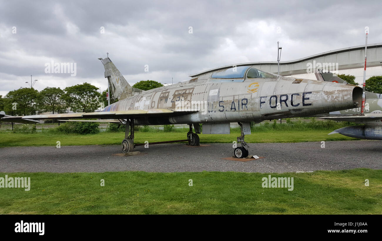 North American F - 100D Super Sabre ausgestellt von der Vereinigung der Ailes Anciennes de Toulouse Blagnac, Frankreich Stockfoto