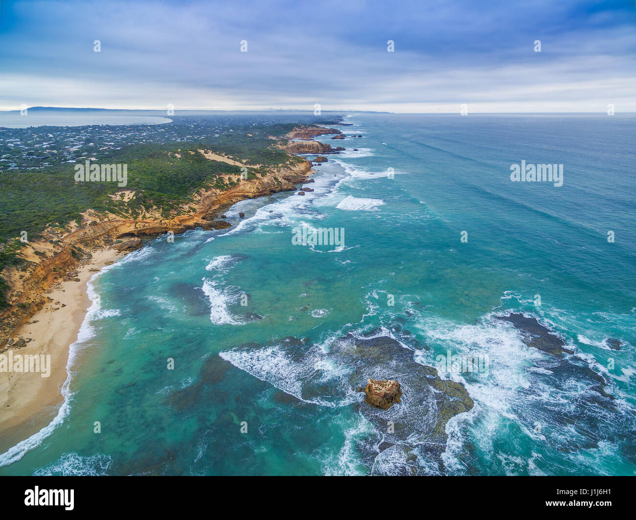 Luftbild von Sorrent zurück Strand und Küste. Mornington Peninsula, Melbourne, Australien Stockfoto