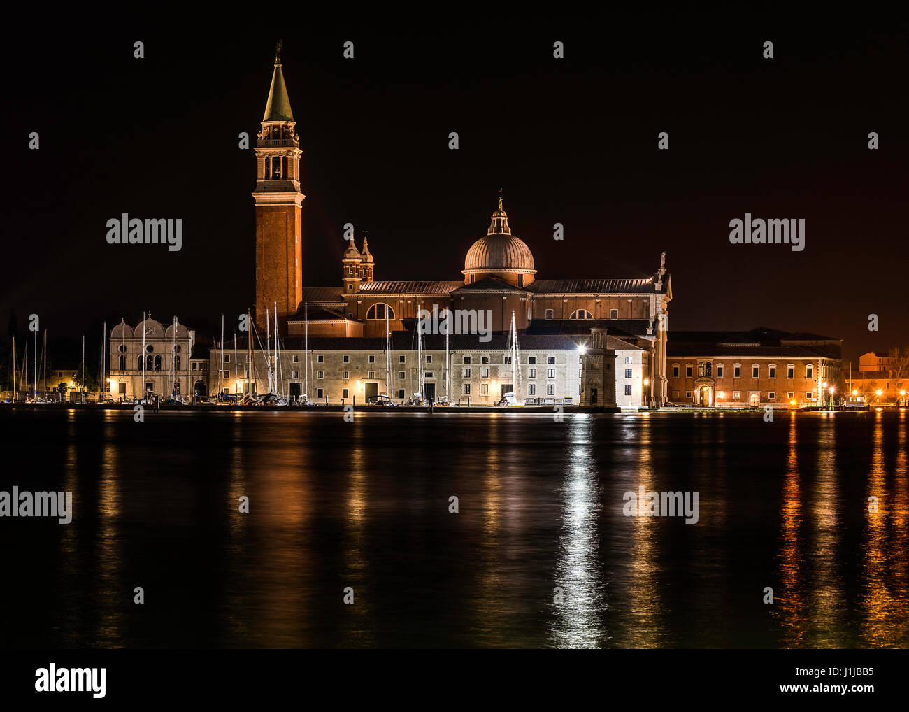 Nacht Langzeitbelichtung Bild des Isloa di San Giorgio Maggiore über das Bacino San Marco, Venedig, Italien Stockfoto