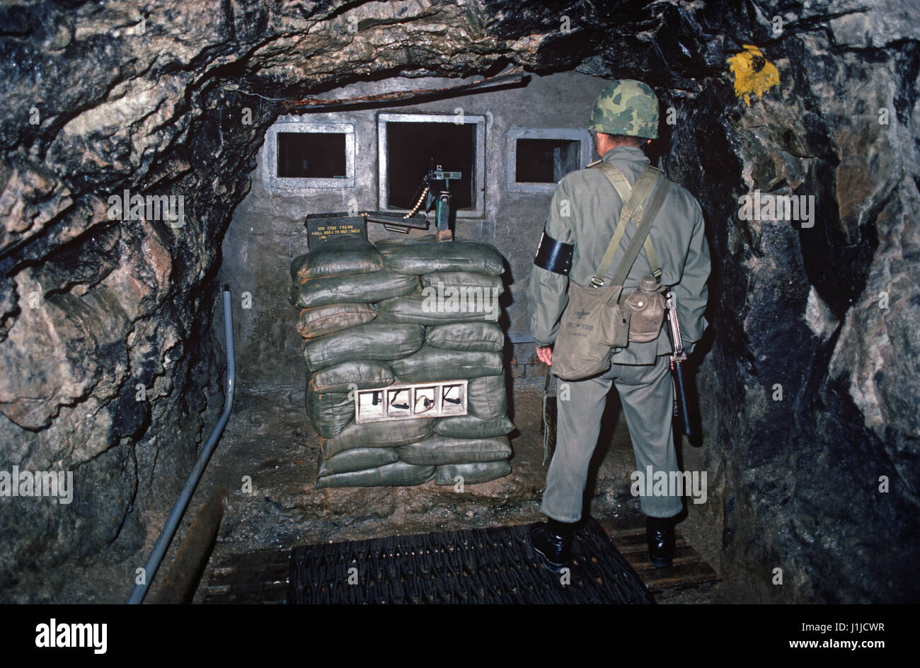 Tunnels dmz line Fotos und Bildmaterial in hoher Auflösung Alamy