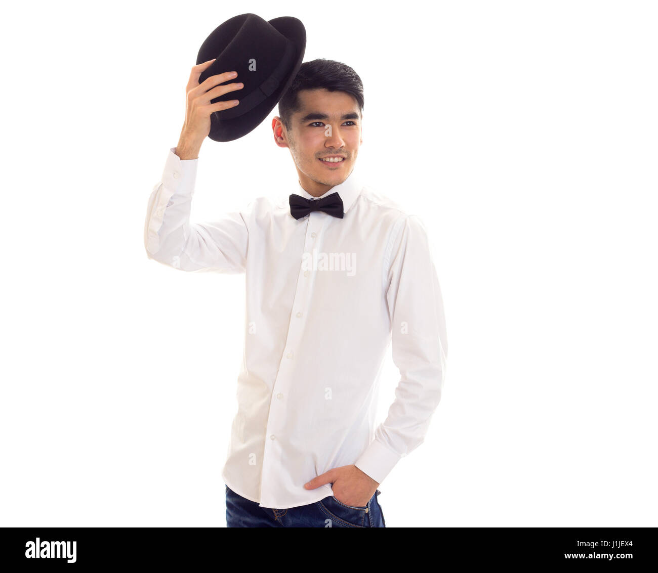 Junger Mann im weißen T-shirt mit schwarzen Hut Stockfoto