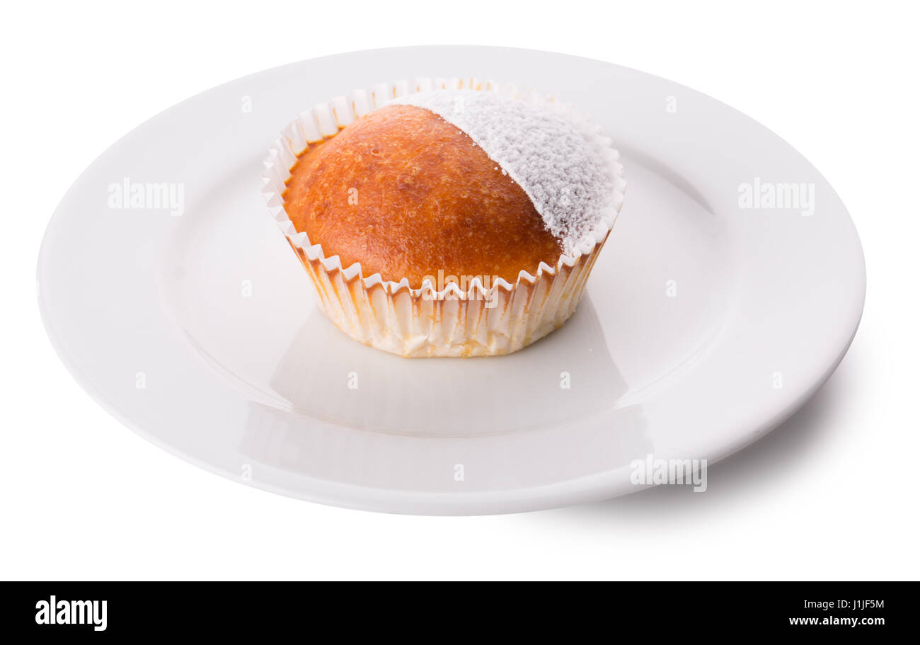 Cupcake auf einem weißen Teller auf einem weißen Hintergrund. Stockfoto