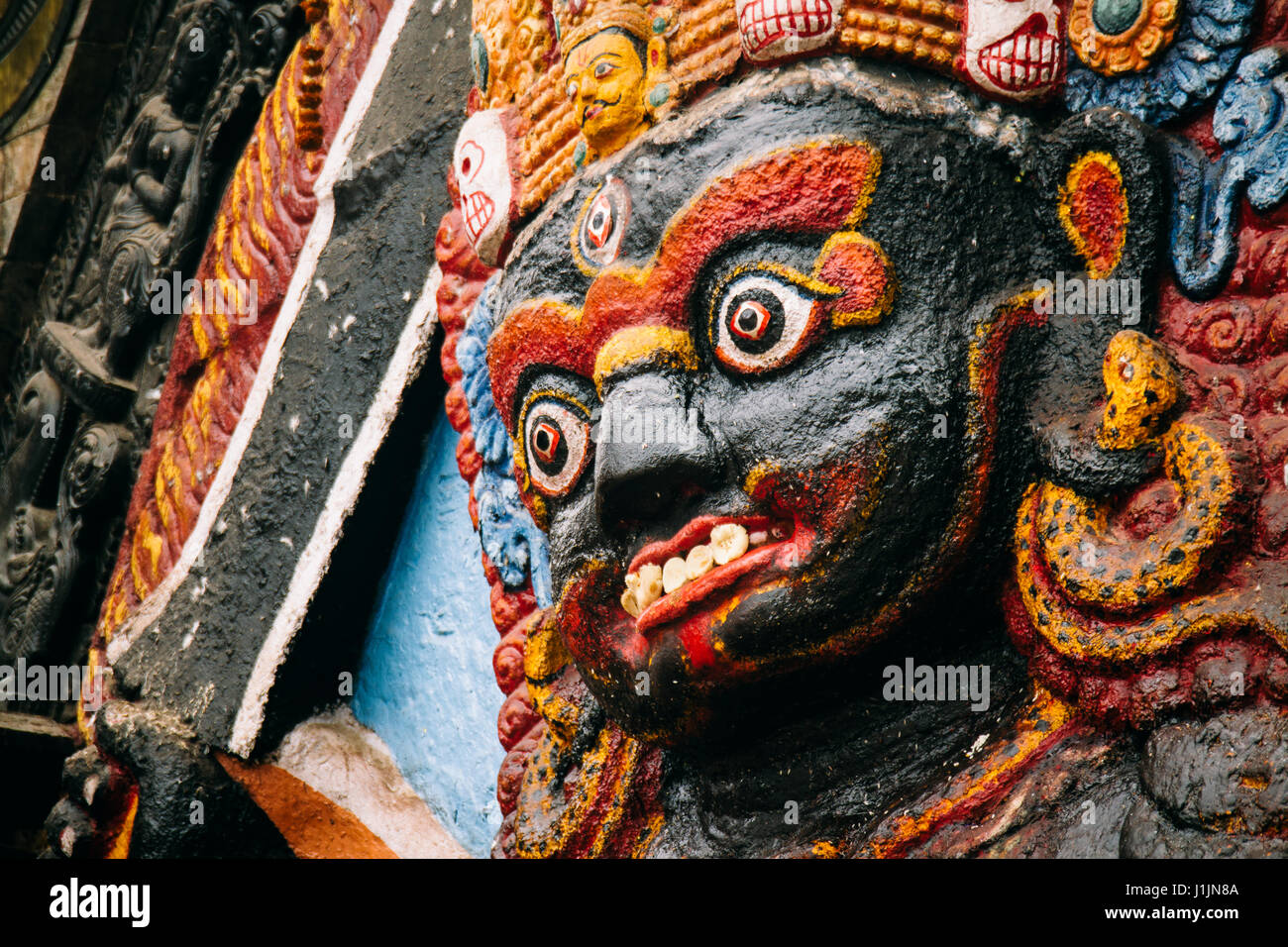 Nahaufnahme von den erschreckend Porträtierten Bhairav in Kathmandu Durbar Square. Stockfoto