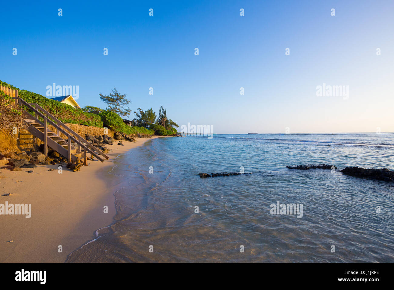 Malerische Landschaft des Badewanne Strand von Laie Oahu Hawaii auf der North Shore-Luv-Seite der Insel zu reisen. Stockfoto