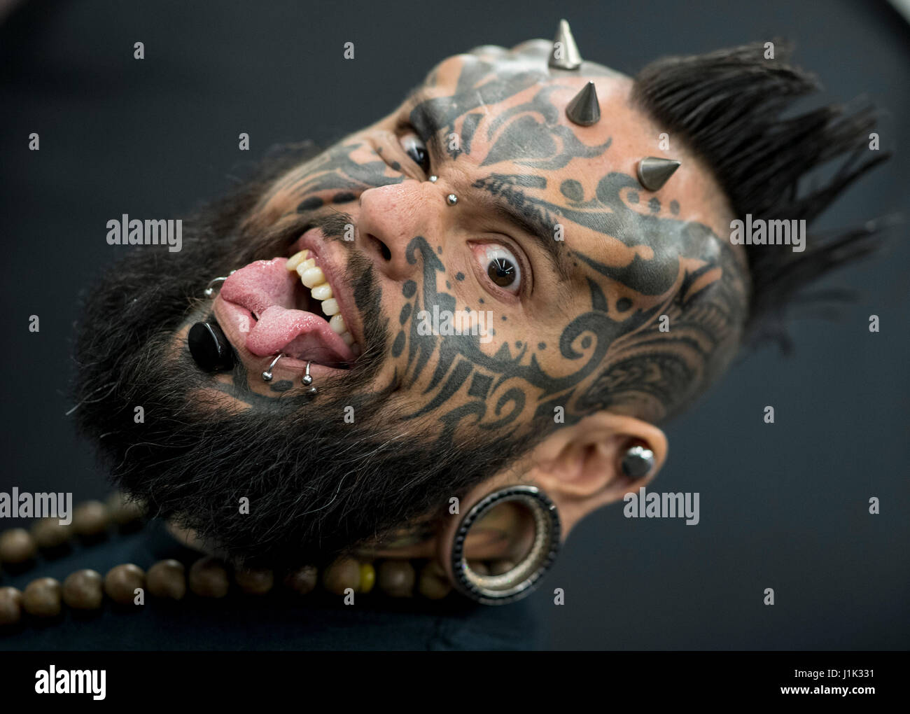 Tongue Tattoo Stockfotos und -bilder Kaufen - Seite 2 - Alamy