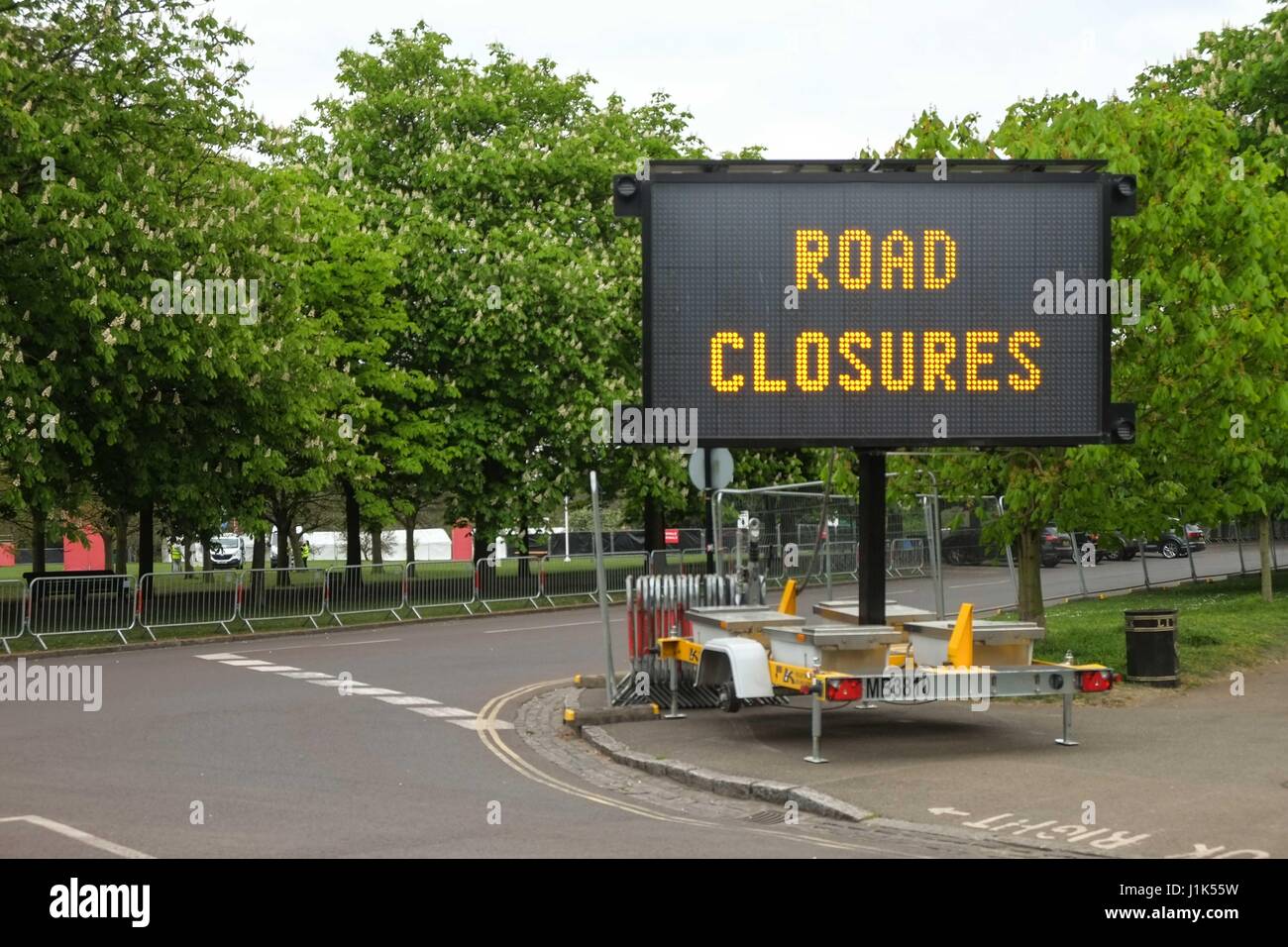 London, UK. 21. April 2017. Vorbereitungen für dieses Sonntags-London-Marathon auf Blackheath und Greenwich Park, Süd-Ost-London. Kredit: Claire Doherty/Alamy Live News Stockfoto