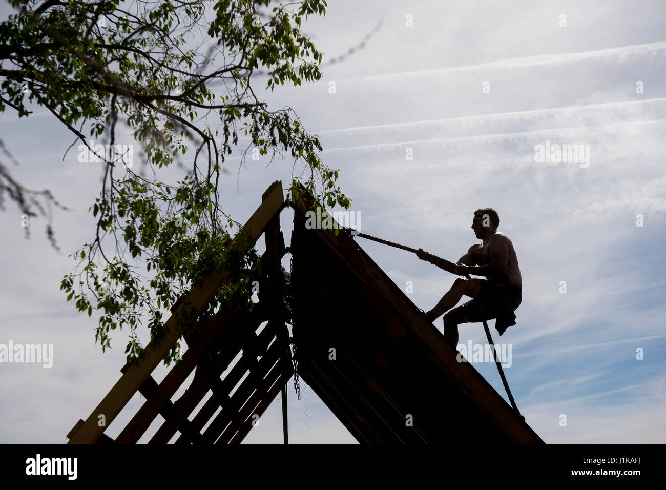 Madrid, Spanien. 22. April 2017. während der spartanischen Rasse 2017 in Guadalix De La Sierra, Madrid am Samstag, 22. April 2017 Credit: Gtres Información Más lokalen auf line,S.L./Alamy Live News Stockfoto Madrid, Spanien. 22. April 2017. während der spartanischen Rasse 2017 in Guadalix De La Sierra, Madrid am Samstag, 22. April 2017 Credit: Gtres Información Más lokalen auf line,S.L./Alamy Live News Stockfoto