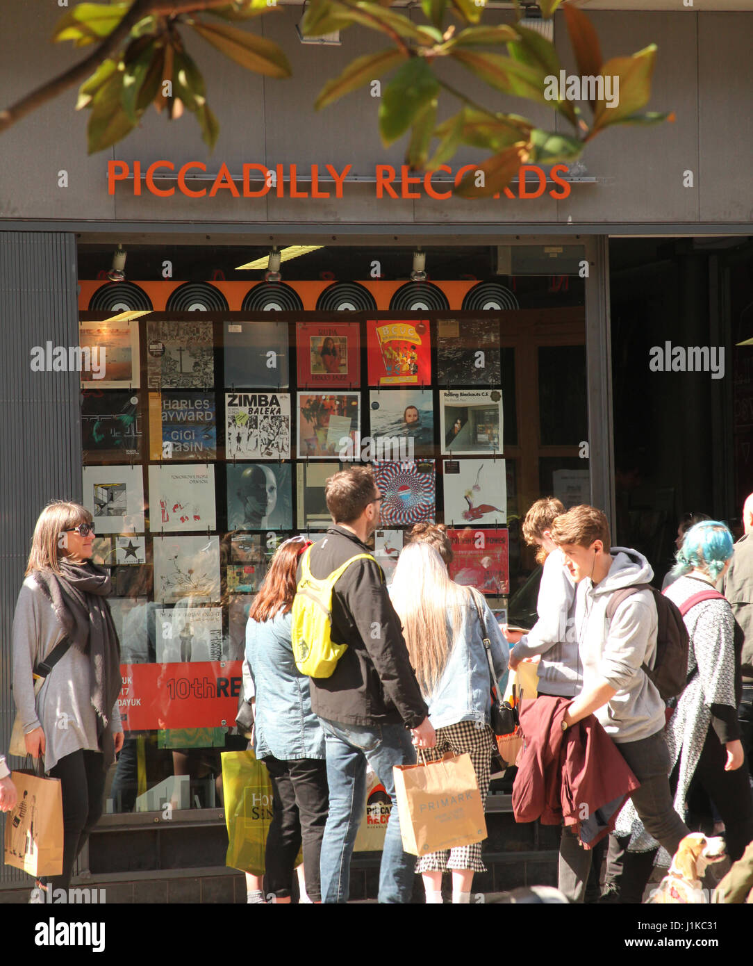 Manchester, UK. 22. April 2017. Record Store Day Manchester außerhalb Piccadilly zeichnet 22.04.17 Credit: Gerard Noonan/Alamy Live-Nachrichten Stockfoto
