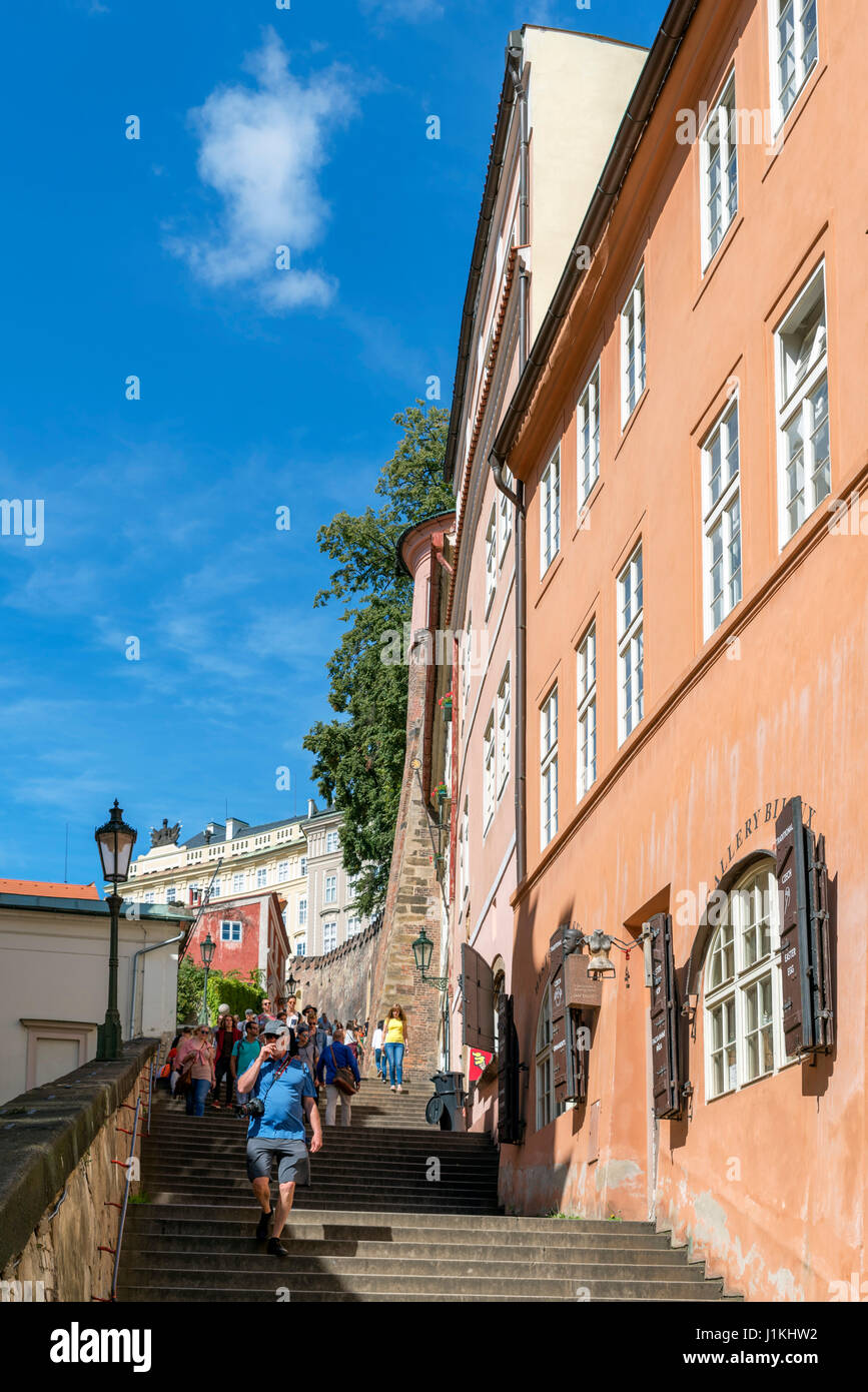 Schritte bis zur Pragerburg von Mala Strana, Prag, Tschechische Republik Stockfoto