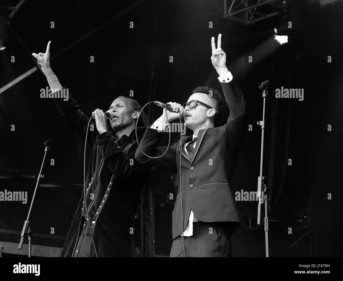 Ranking Roger und Sohn Ranking jr mit Ska band The Beat Auftritt beim Cornbury Festival 8. Juli 2016 Stockfoto