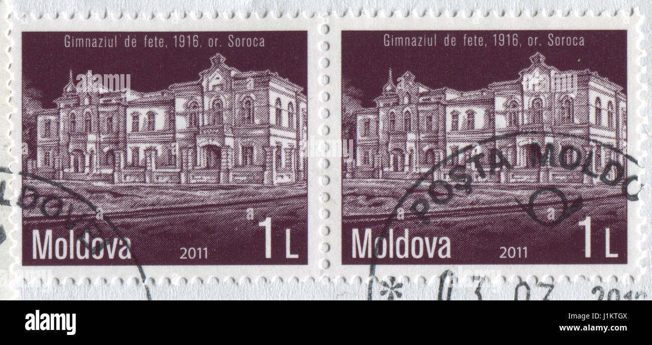 GOMEL, WEIßRUSSLAND, 21. APRIL 2017. Stempel, gedruckt in der Republik Moldau zeigt Bild des Gymnasiums von Mädchen I. A. von Gheiking, ca. 2011. Stockfoto