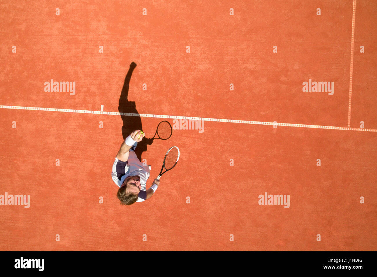 Draufsicht der Tennisspieler auf Tennisplatz Stockfoto
