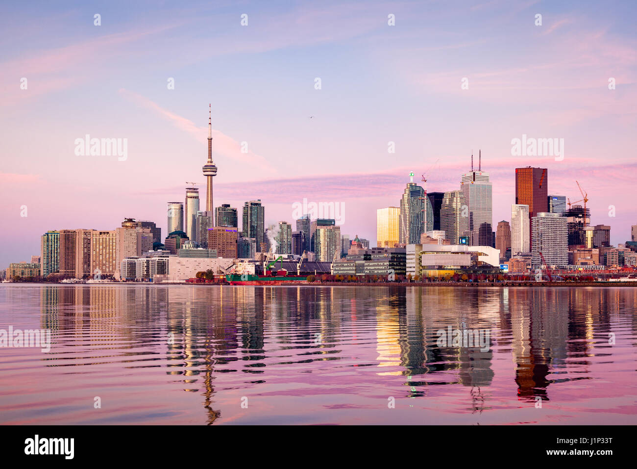 Skyline Panorama der Innenstadt von Toronto aus Südost. Stockfoto