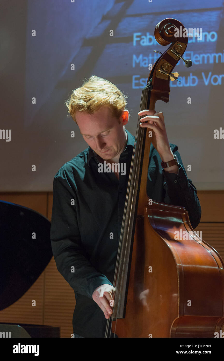 Rom, Italien. 21. April 2017. Fabio Giachino, Pianist des "86s, gilt als eines der größten Talente des italienischen jazz-Musik in den letzten Jahren. Am 21. April 2014 veröffentlicht er sein fünfte Album "North Wolken" im Jazz House in Rom, begleitet von dänischen Doppel-Bassist Mattthias Flemming Petri und dänischer Schlagzeuger Espen Laub Von Lillienskjold Credit: Leo Claudio De Petris/Pacific Press/Alamy Live News Stockfoto