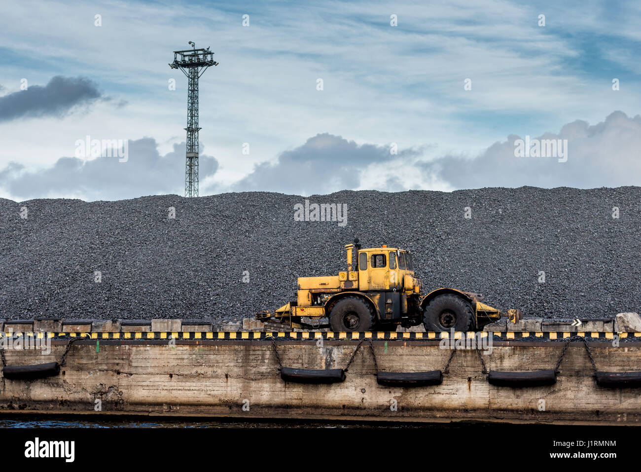 Traktor am Kohle-Hügel. Stockfoto