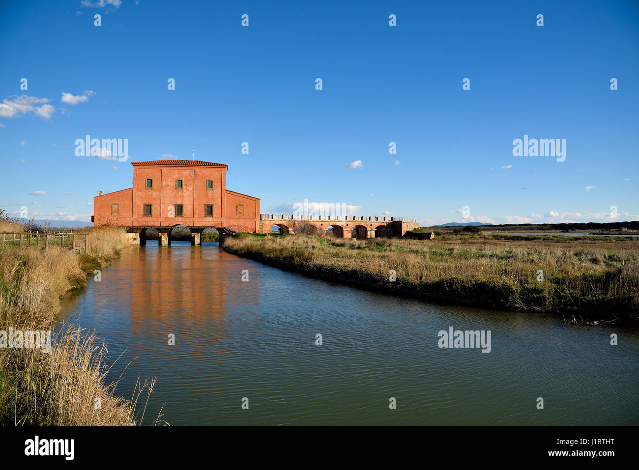 Rotes Haus von Ximenes erbaut 1765-68, Naturschutzgebiet Diaccia Botrona, Toskana, Italien Stockfoto