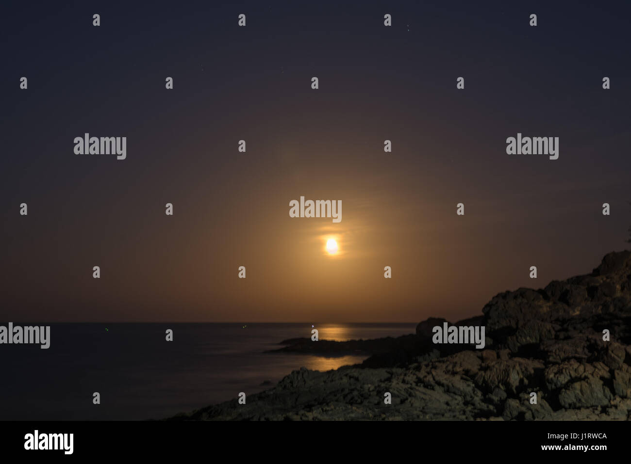 Mond-Set im Meer, Gokarna Stockfoto