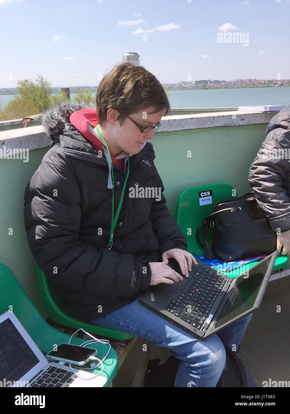 Presseverband Journalist Eleanor Gauner in Rumänien. Stockfoto