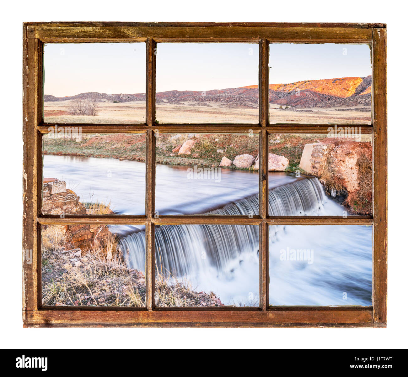 ein kleiner Bach-Damm am Colorado Ausläufern wie Vintage, Grunge, Schiebefenster mit schmutzigen Glas durchschauen Stockfoto